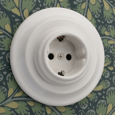 FND ENCHUFE CON PROTECCIÓN INFANTIL PORCELANA BLANCA